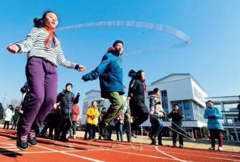 新聞周刊深度報道：近視“越治越多”的背后是什么原因？