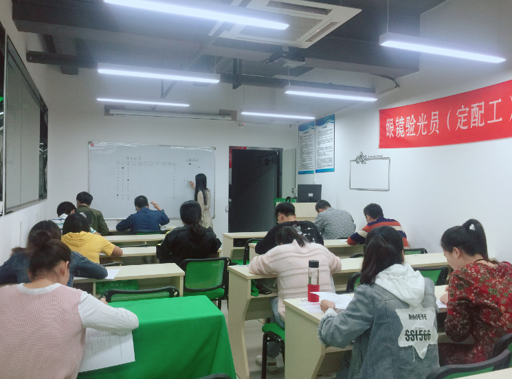 深圳視普泰第四屆驗光師定配工培訓班順利畢業?。。? width=
