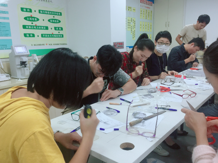 深圳視普泰第四屆驗光師定配工培訓班順利畢業?。。? width=