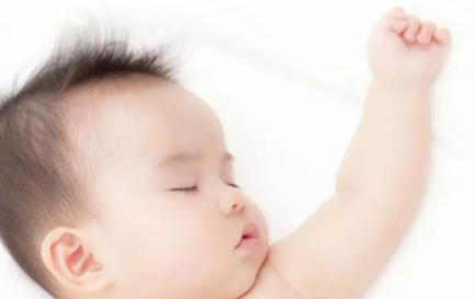 2歲幼兒2900度近視，醫生提醒是馬凡氏綜合征并發癥