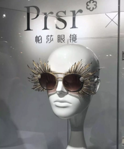 200萬元的眼鏡你見過嗎？今年上海眼鏡展這副亮了，挑戰吉尼斯世界紀錄
