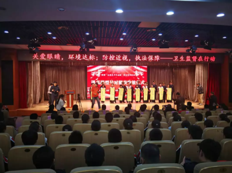 北京近視防控普法宣傳進校園：普及教室采光、課桌等教學環境的國家標準