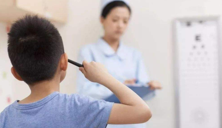 驗光配鏡科普：輕度近視要不要戴眼鏡？