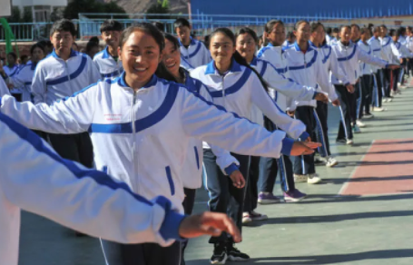 健康中國行動出臺，高度重視孩子眼健康，嚴禁手機等產品進入中小學課堂