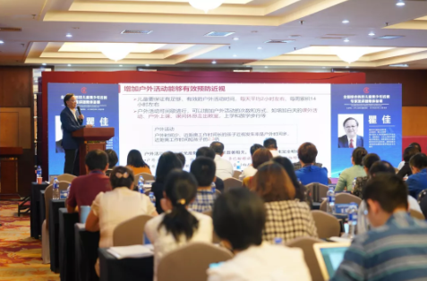 全國(guó)綜合防控兒童青少年近視專家宣講團(tuán)集體備課，已完成2000多萬(wàn)人次宣教