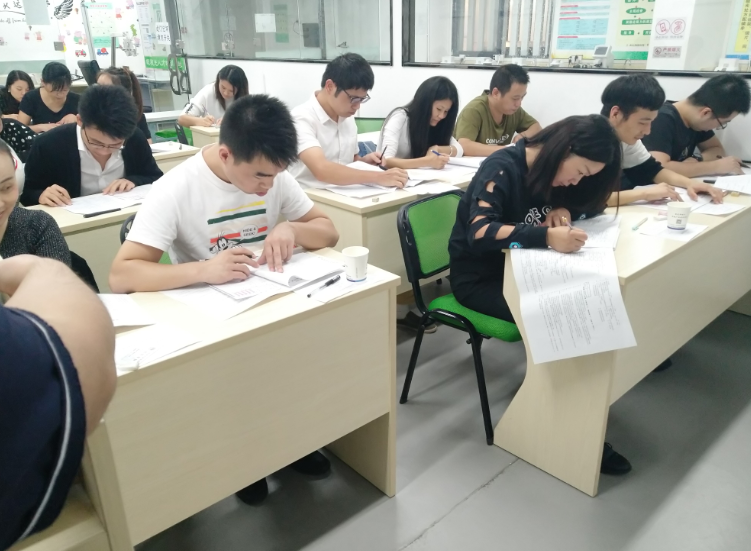 深圳視普泰第九屆驗(yàn)光定配培訓(xùn)學(xué)員順利畢業(yè)！！！