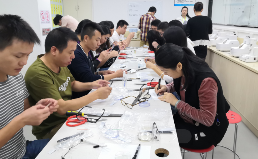 深圳視普泰第九屆驗(yàn)光定配培訓(xùn)學(xué)員順利畢業(yè)！！！